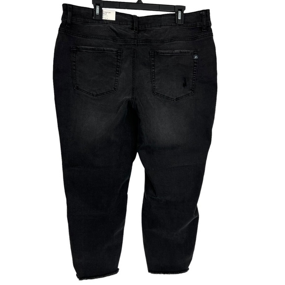 NWT m jeans by MAURICES Women’s Black Jeans Sz 18W Button Fly Distressed Stretch - Picture 3 of 15